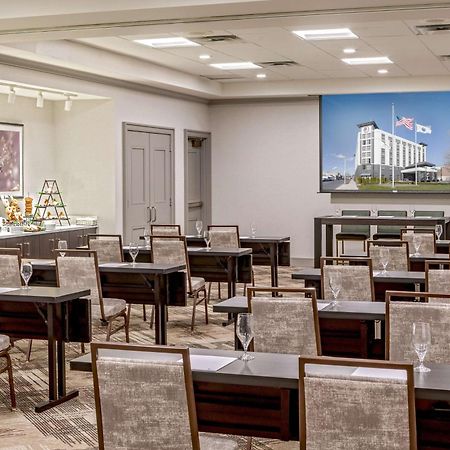 Doubletree By Hilton Boston Logan Airport Chelsea Hotell Exteriör bild