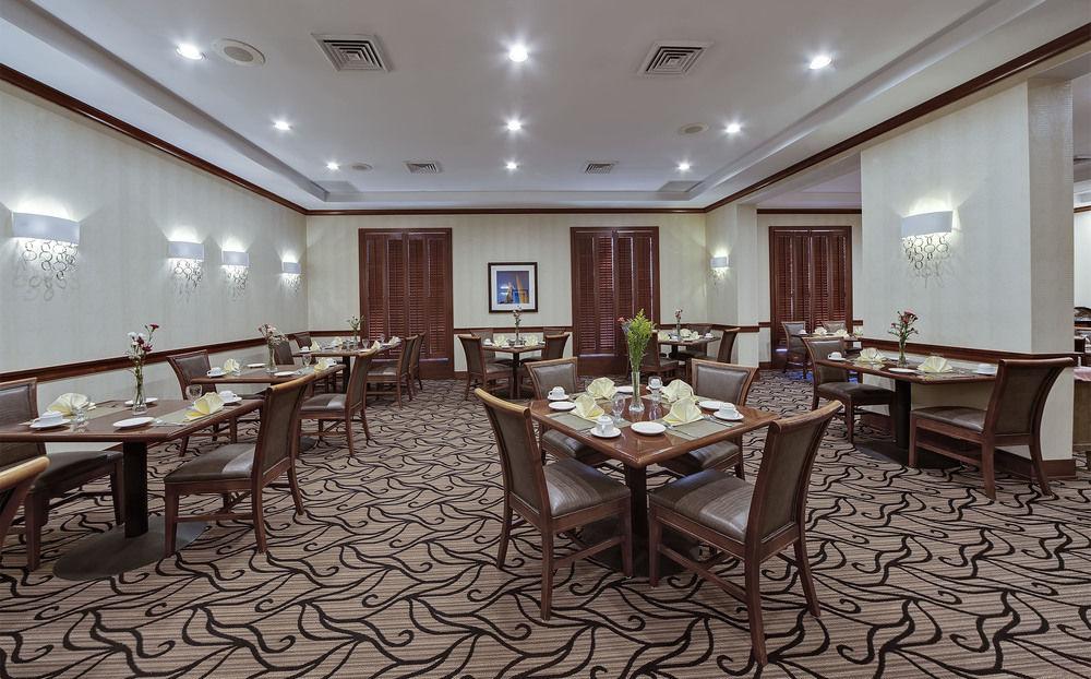 Doubletree By Hilton Boston Logan Airport Chelsea Hotell Exteriör bild