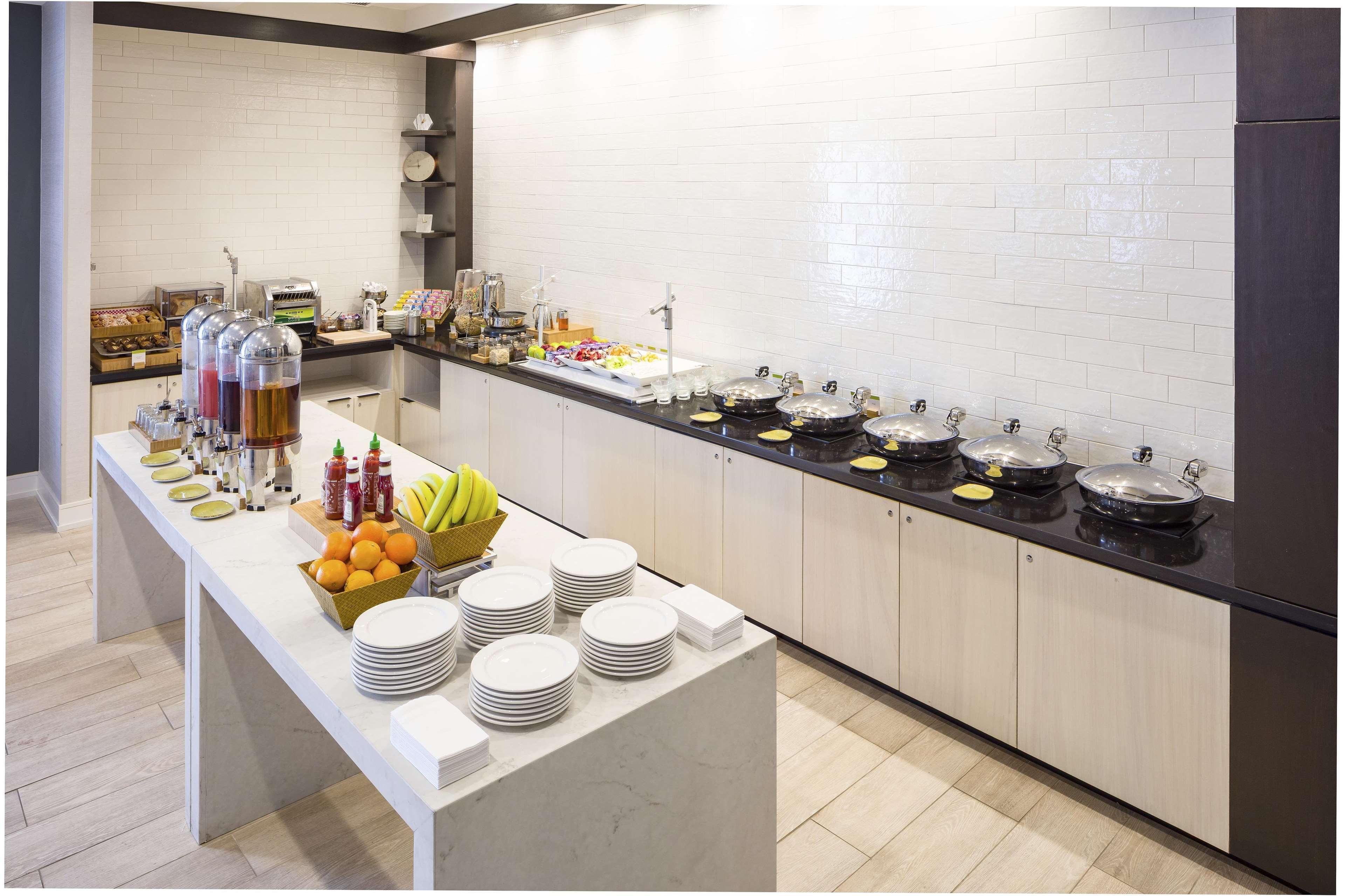 Doubletree By Hilton Boston Logan Airport Chelsea Hotell Restaurang bild