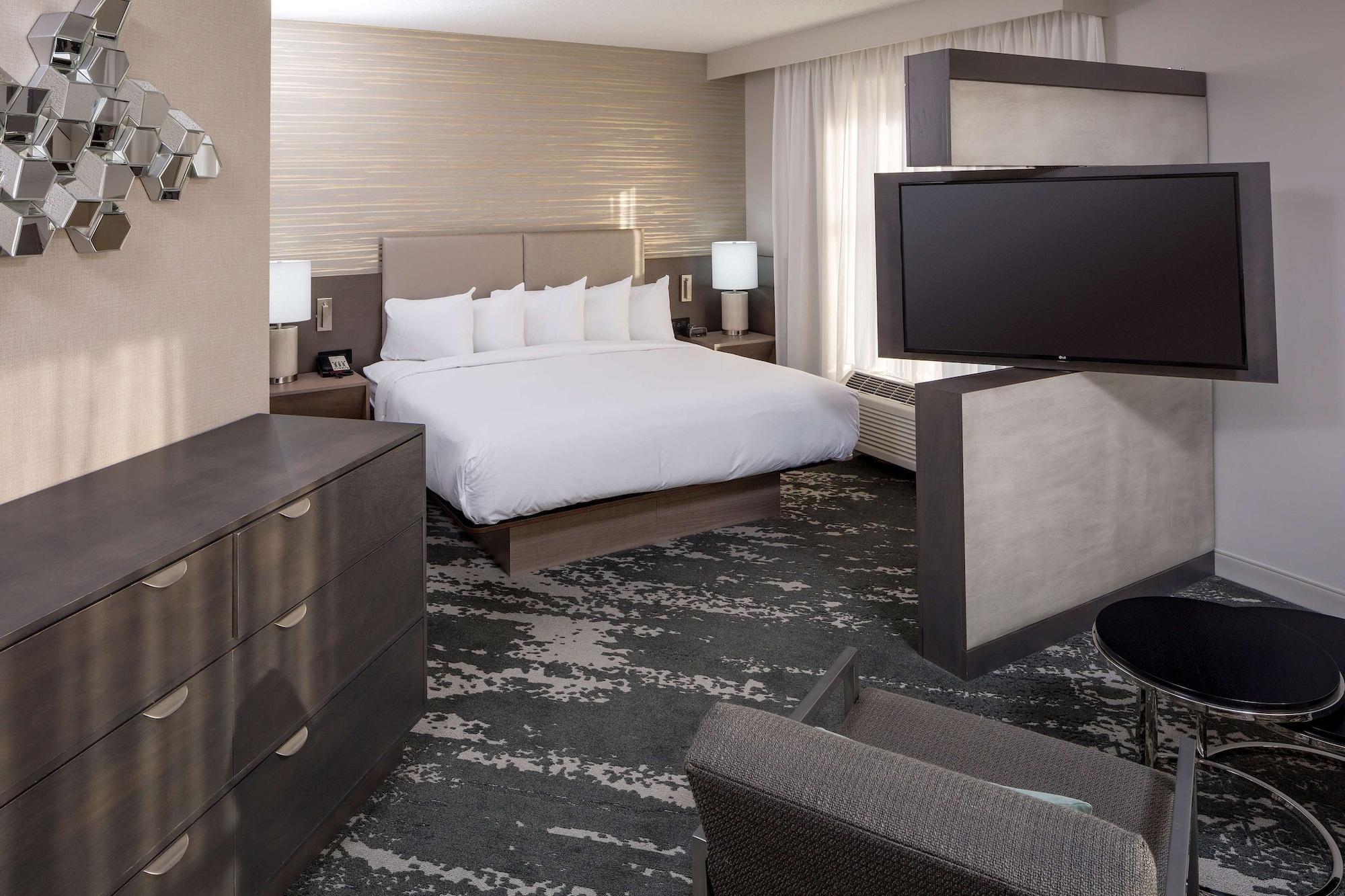Doubletree By Hilton Boston Logan Airport Chelsea Hotell Exteriör bild