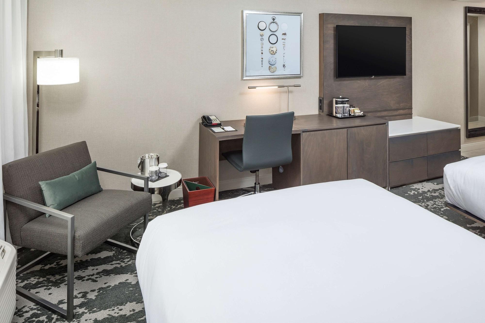 Doubletree By Hilton Boston Logan Airport Chelsea Hotell Exteriör bild