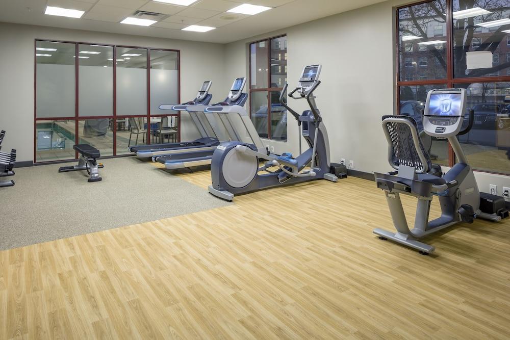 Doubletree By Hilton Boston Logan Airport Chelsea Hotell Exteriör bild