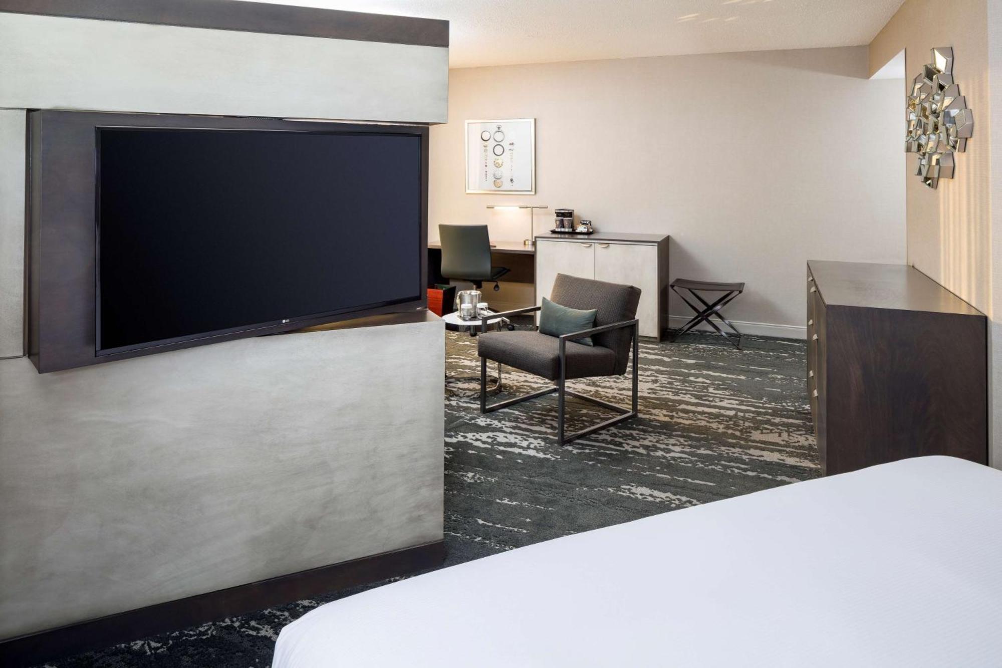 Doubletree By Hilton Boston Logan Airport Chelsea Hotell Exteriör bild