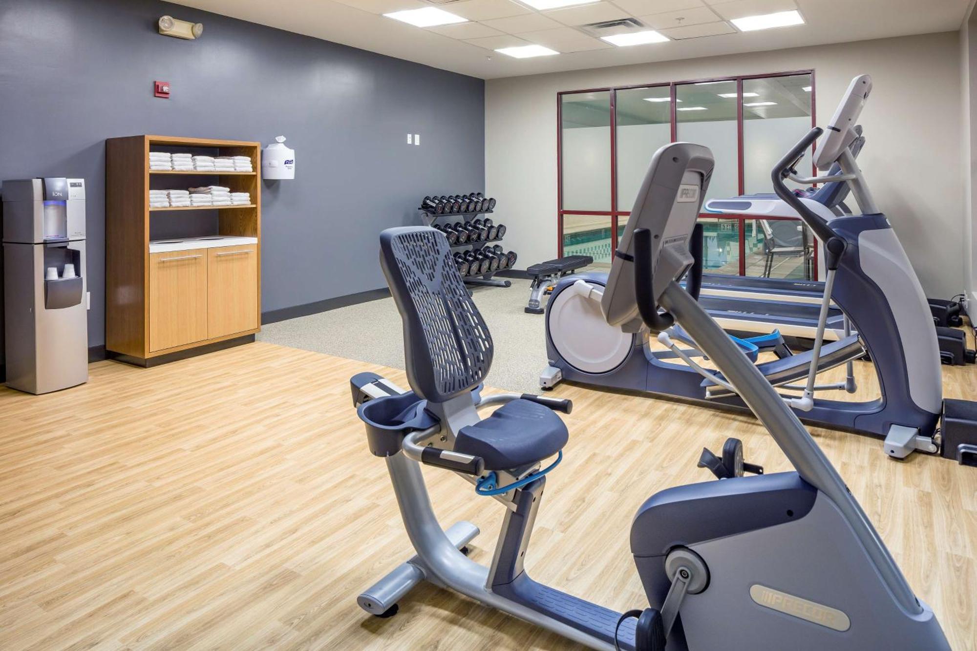 Doubletree By Hilton Boston Logan Airport Chelsea Hotell Exteriör bild